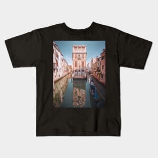 Gondola in the canal in Venice, Italy Kids T-Shirt